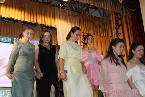 Ак юл сезгә, чыгарылыш укучылары!