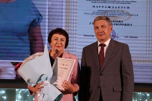 Актанышта ак халатлы фәрештәләрне хөрмәтләделәр (исемлек һәм фотолар)