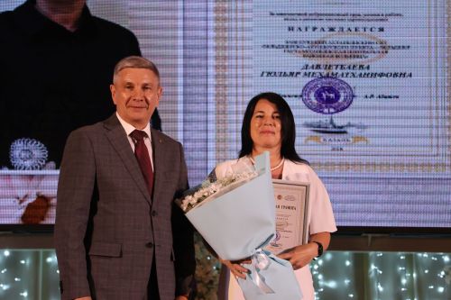 Актанышта ак халатлы фәрештәләрне хөрмәтләделәр (исемлек һәм фотолар)