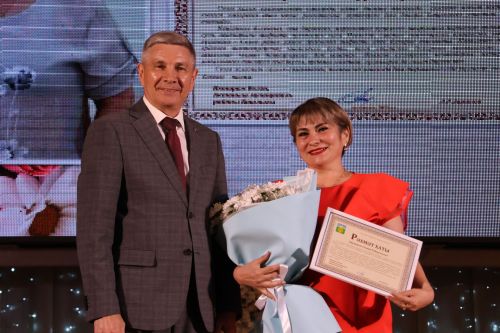 Актанышта ак халатлы фәрештәләрне хөрмәтләделәр (исемлек һәм фотолар)