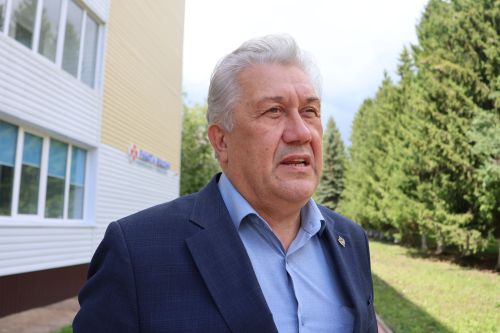 Назыйф Салихов: «Җәйге чорда балаларны эшкә урнаштыру — төп бурычларыбызның берсе»