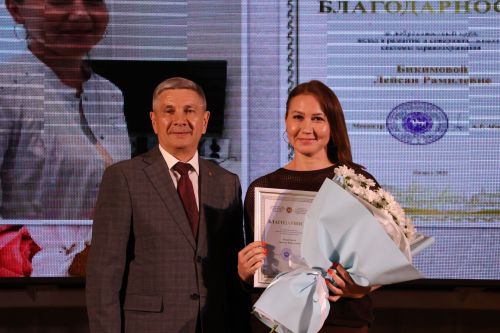 Актанышта ак халатлы фәрештәләрне хөрмәтләделәр (исемлек һәм фотолар)