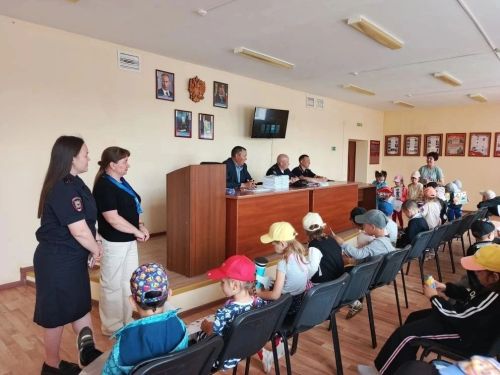 «Умырзая» бакчасы балалары полиция тормышы белән танышты