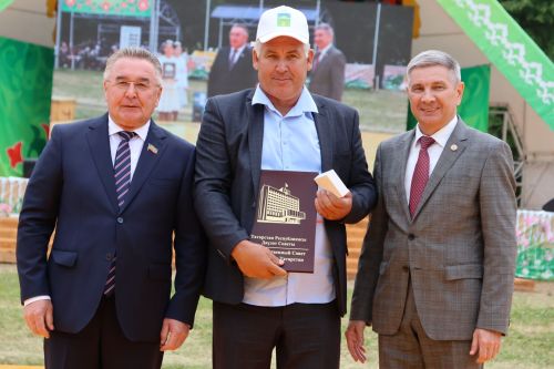 Сабантуйда хезмәт алдынгылары лаеклы бүләкләрен алды