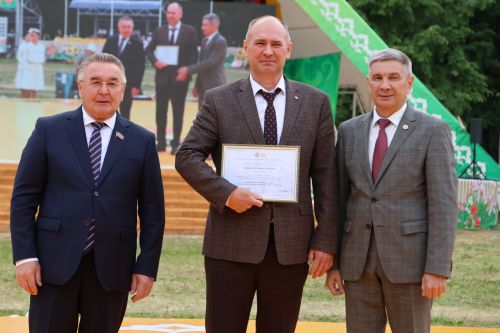 Сабантуйда хезмәт алдынгылары лаеклы бүләкләрен алды