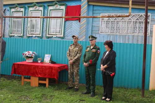 Яңа Богадыда МХО каһарманы Айназ Арсланов истәлегенә мемориаль такта ачылды