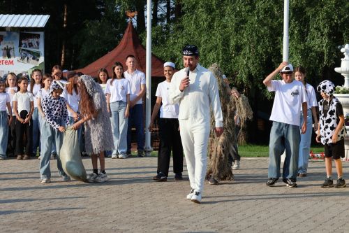 Фоторепортаж: «Бүләк» лагеренда өченче смена ачылышыннан иң матур мизгелләр