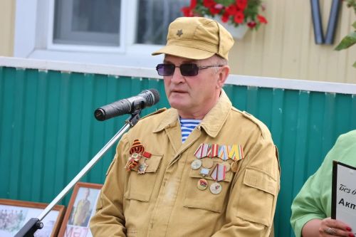 Батырлар онытылмый: Яңа Кормашта Дилүс Салахов истәлегенә хәтер тактасы ачылды