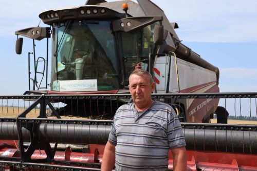Сыйфат — беренче урында: Валерий Солтанов урып-җыюда үрнәк күрсәтә