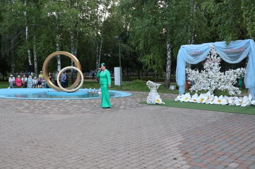 Актанышта Мәхәббәт һәм тугрылык көне: 12 үрнәк гаилә алтын, зөбәрҗәт һәм бриллиант туйларын билгеләп үтте