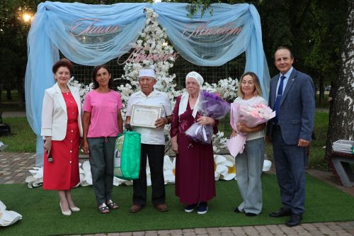 Актанышта Мәхәббәт һәм тугрылык көне: 12 үрнәк гаилә алтын, зөбәрҗәт һәм бриллиант туйларын билгеләп үтте