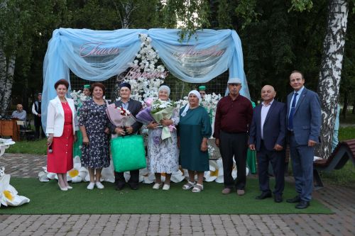 Актанышта Мәхәббәт һәм тугрылык көне: 12 үрнәк гаилә алтын, зөбәрҗәт һәм бриллиант туйларын билгеләп үтте