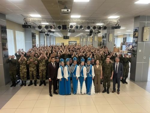 Актаныш артистлары Казанда булачак солдатларга концерт куйды