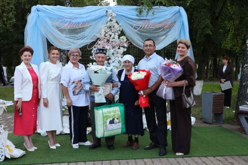 Актанышта Мәхәббәт һәм тугрылык көне: 12 үрнәк гаилә алтын, зөбәрҗәт һәм бриллиант туйларын билгеләп үтте