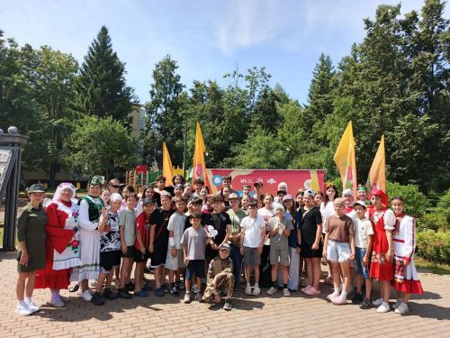 Актанышның мәдәният паркында 6 авыл китапханәчесе балалар өчен библиотур оештырды