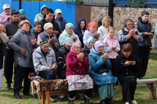Иске Айман авылында махсус хәрби операциядә һәлак булган Әхмәтшин Альберт Әнвәр улына хәтер тактасы куелды