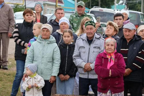Иске Айман авылында махсус хәрби операциядә һәлак булган Әхмәтшин Альберт Әнвәр улына хәтер тактасы куелды