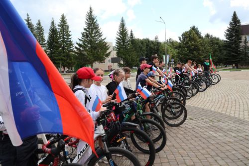 Россия флагы астында – бердәм без: Актанышта бәйрәм велойөреше