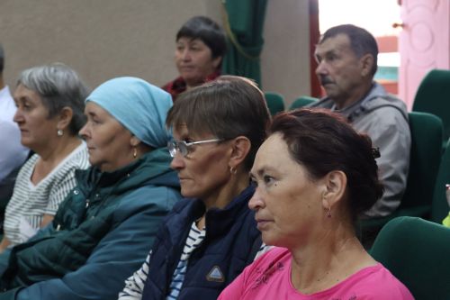 Халык юл, мәчет ачу һәм йөк машиналарын авыл аша йөртмәү мәсьәләләрен күтәрде