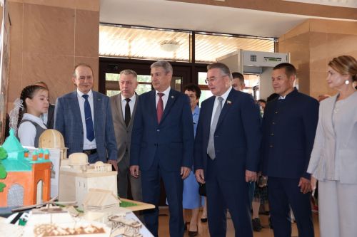 «Кечкенә адымнардан зур казанышларга»: Актанышта мәгариф киңәшмәсе узды
