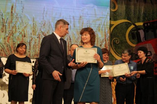 Актаныш муниципаль районының хезмәт алдынгыларын хөрмәтләү тантанасында- "Алдынгылар җыены- 2022" (фоторепортаж)