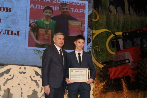 Актаныш муниципаль районының хезмәт алдынгыларын хөрмәтләү тантанасында- "Алдынгылар җыены- 2022" (фоторепортаж)