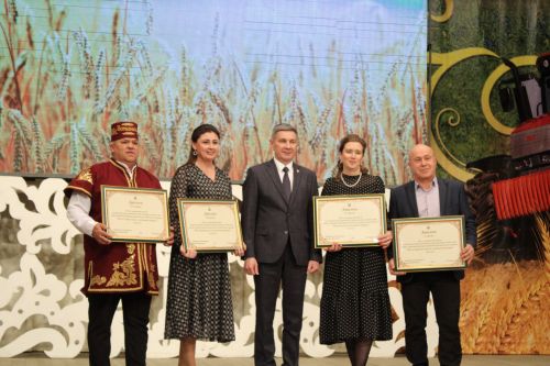 Актаныш муниципаль районының хезмәт алдынгыларын хөрмәтләү тантанасында- "Алдынгылар җыены- 2022" (фоторепортаж)