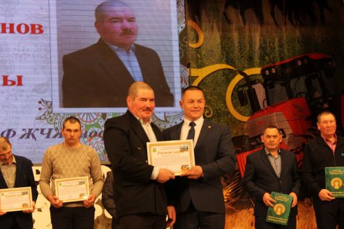 Актаныш муниципаль районының хезмәт алдынгыларын хөрмәтләү тантанасында- "Алдынгылар җыены- 2022" (фоторепортаж)