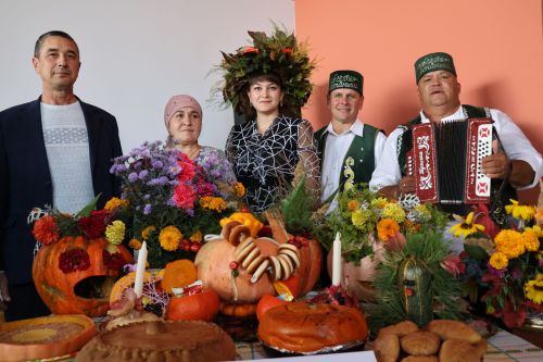 Изге теләкләр, бүләкләр, чаралар – районыбызда Өлкәннәр ункөнлеге