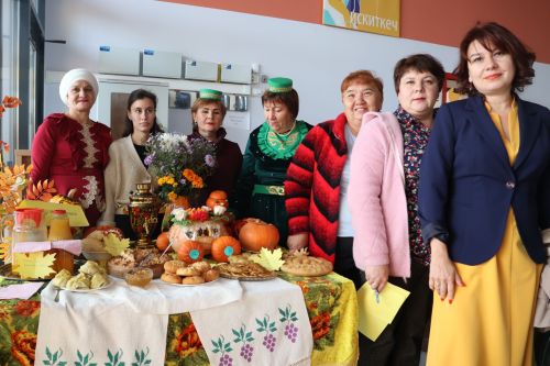 Изге теләкләр, бүләкләр, чаралар – районыбызда Өлкәннәр ункөнлеге