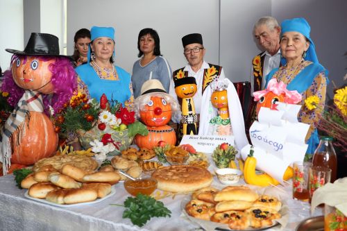 Изге теләкләр, бүләкләр, чаралар – районыбызда Өлкәннәр ункөнлеге