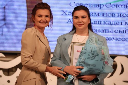 Бәйрәмең белән, мөгаллим: Укытучылар көненнән безнең фоторепортаж