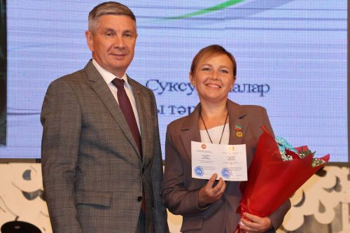 Бәйрәмең белән, мөгаллим: Укытучылар көненнән безнең фоторепортаж