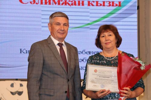 Бәйрәмең белән, мөгаллим: Укытучылар көненнән безнең фоторепортаж