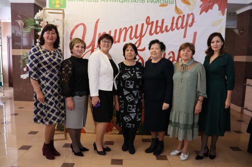 Бәйрәмең белән, мөгаллим: Укытучылар көненнән безнең фоторепортаж