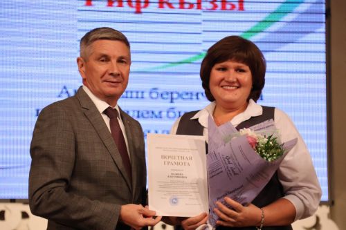 Бәйрәмең белән, мөгаллим: Укытучылар көненнән безнең фоторепортаж