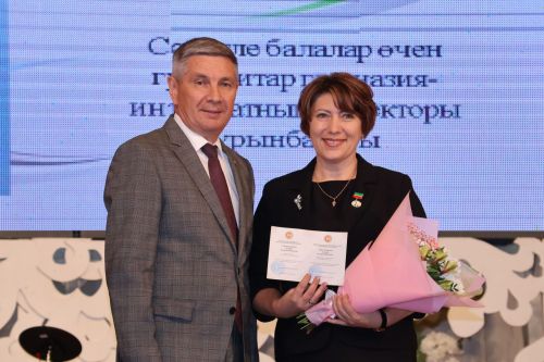 Бәйрәмең белән, мөгаллим: Укытучылар көненнән безнең фоторепортаж