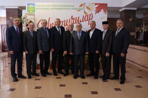 Бәйрәмең белән, мөгаллим: Укытучылар көненнән безнең фоторепортаж