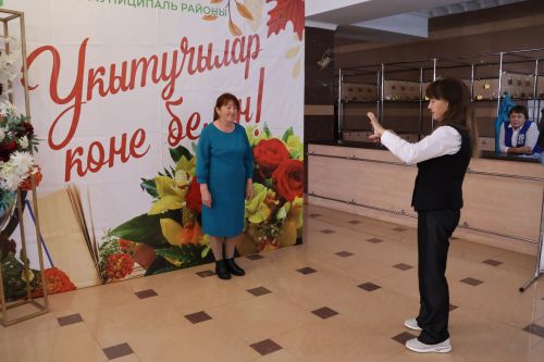 Бәйрәмең белән, мөгаллим: Укытучылар көненнән безнең фоторепортаж