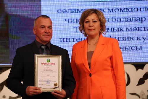 Бәйрәмең белән, мөгаллим: Укытучылар көненнән безнең фоторепортаж