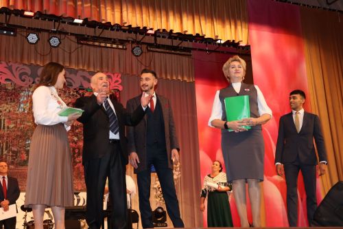 Бәйрәмең белән, мөгаллим: Укытучылар көненнән безнең фоторепортаж