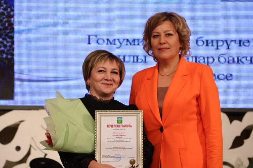 Бәйрәмең белән, мөгаллим: Укытучылар көненнән безнең фоторепортаж