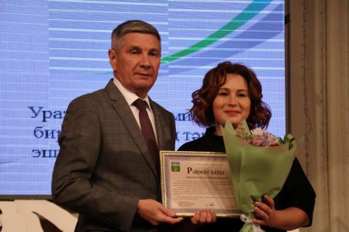 Бәйрәмең белән, мөгаллим: Укытучылар көненнән безнең фоторепортаж