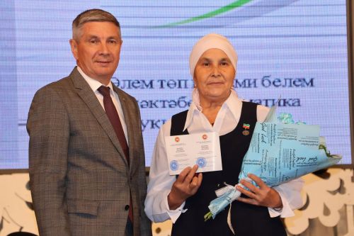 Бәйрәмең белән, мөгаллим: Укытучылар көненнән безнең фоторепортаж