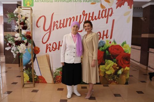Бәйрәмең белән, мөгаллим: Укытучылар көненнән безнең фоторепортаж