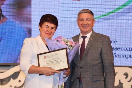 Бәйрәмең белән, мөгаллим: Укытучылар көненнән безнең фоторепортаж