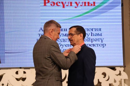 Бәйрәмең белән, мөгаллим: Укытучылар көненнән безнең фоторепортаж