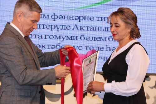 Бәйрәмең белән, мөгаллим: Укытучылар көненнән безнең фоторепортаж