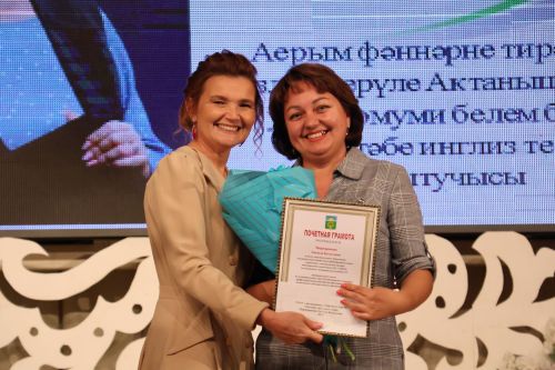 Бәйрәмең белән, мөгаллим: Укытучылар көненнән безнең фоторепортаж
