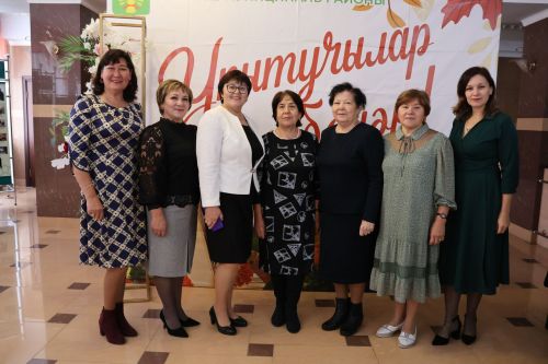 Бәйрәмең белән, мөгаллим: Укытучылар көненнән безнең фоторепортаж